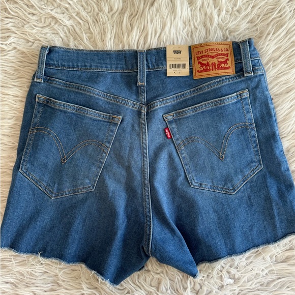 Nwt Levi shorts - Picture 2 of 3